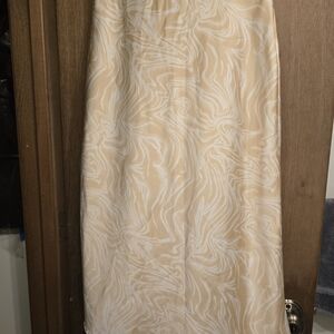 Chic Cream Swirl Midi Skirt
